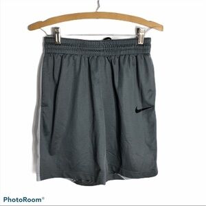 Nike Boys Gray Basketball Shorts Sz Medium